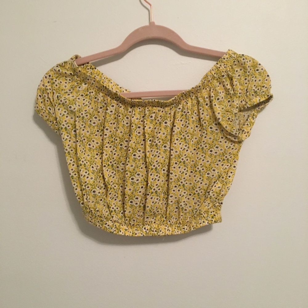 Floral cropped top.